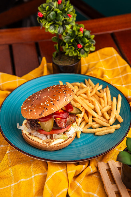 Burger Fain Food cu Cartofi Prajiti