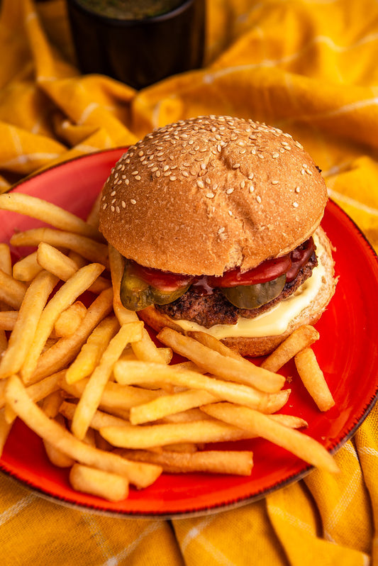 Burger Combo Vita cu Cartofi Prajiti